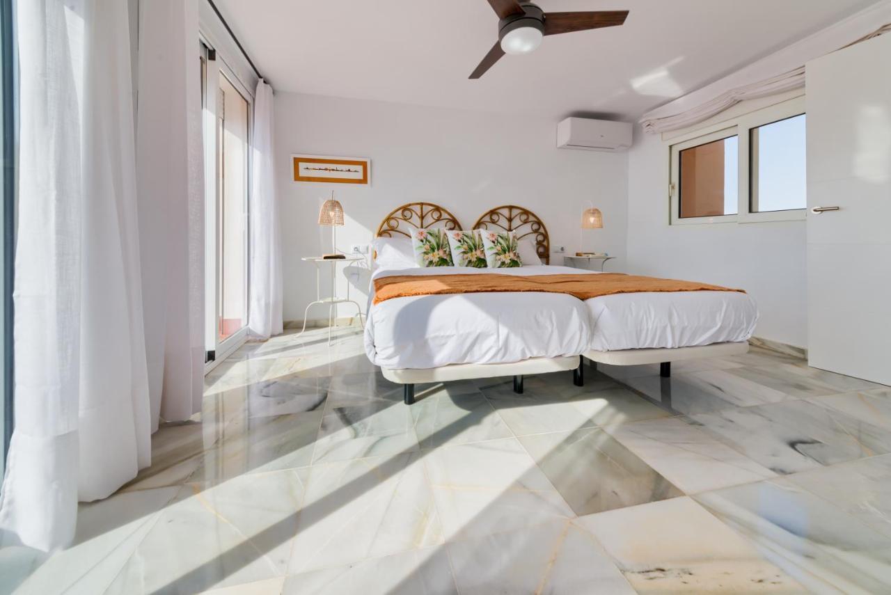 Holidays2Fuengirola Duplex With Stunning Sea View, Terraces,1St Line Beside Port エクステリア 写真