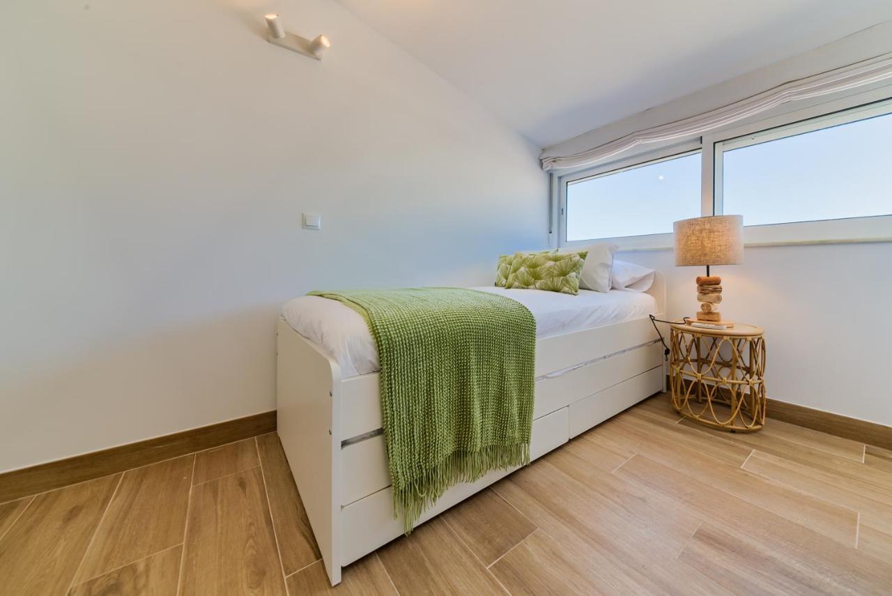 Holidays2Fuengirola Duplex With Stunning Sea View, Terraces,1St Line Beside Port エクステリア 写真