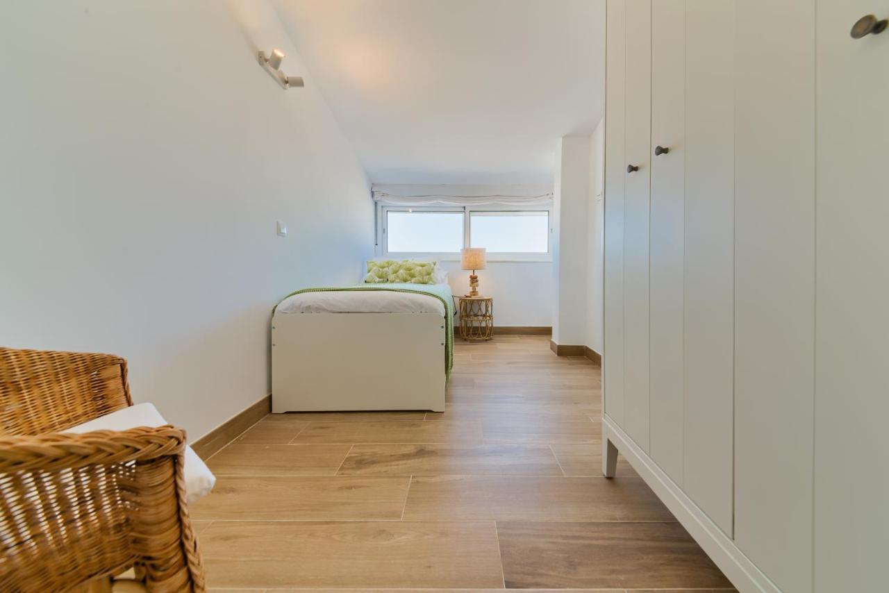 Holidays2Fuengirola Duplex With Stunning Sea View, Terraces,1St Line Beside Port エクステリア 写真