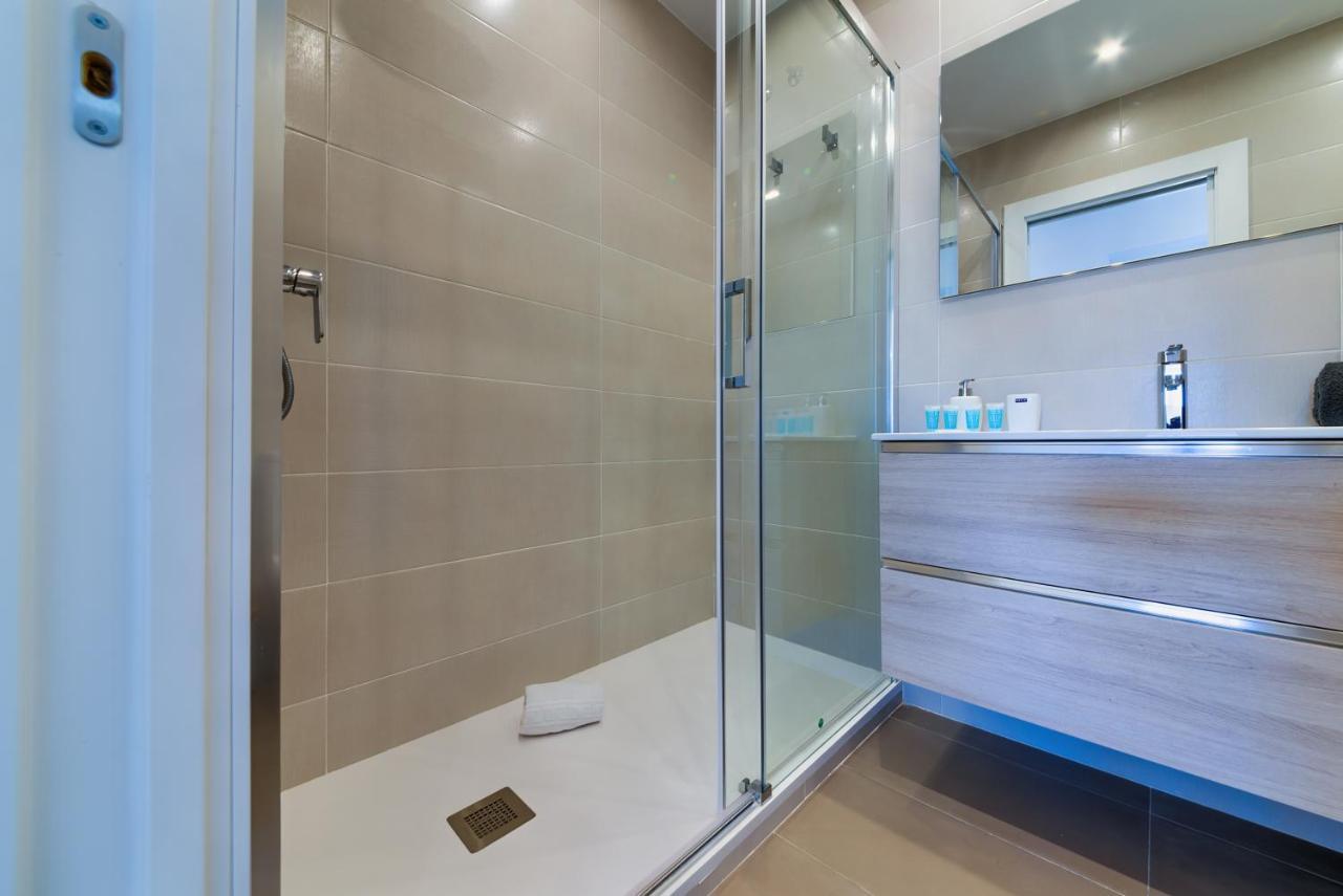 Holidays2Fuengirola Duplex With Stunning Sea View, Terraces,1St Line Beside Port エクステリア 写真