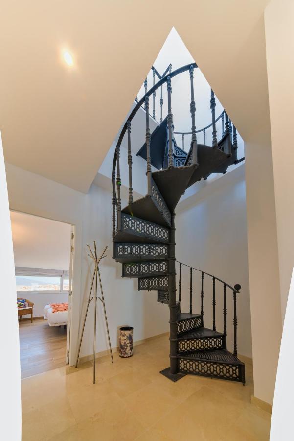 Holidays2Fuengirola Duplex With Stunning Sea View, Terraces,1St Line Beside Port エクステリア 写真