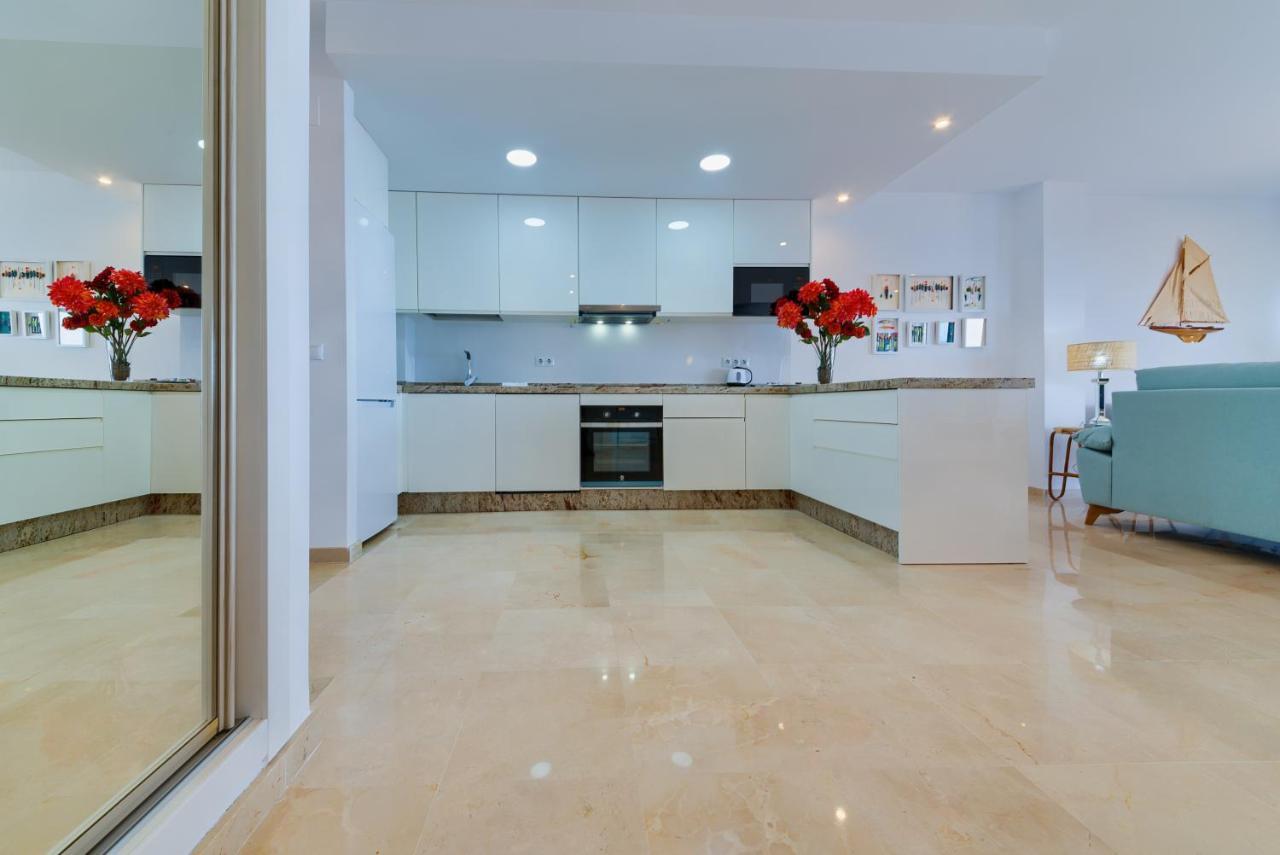 Holidays2Fuengirola Duplex With Stunning Sea View, Terraces,1St Line Beside Port エクステリア 写真