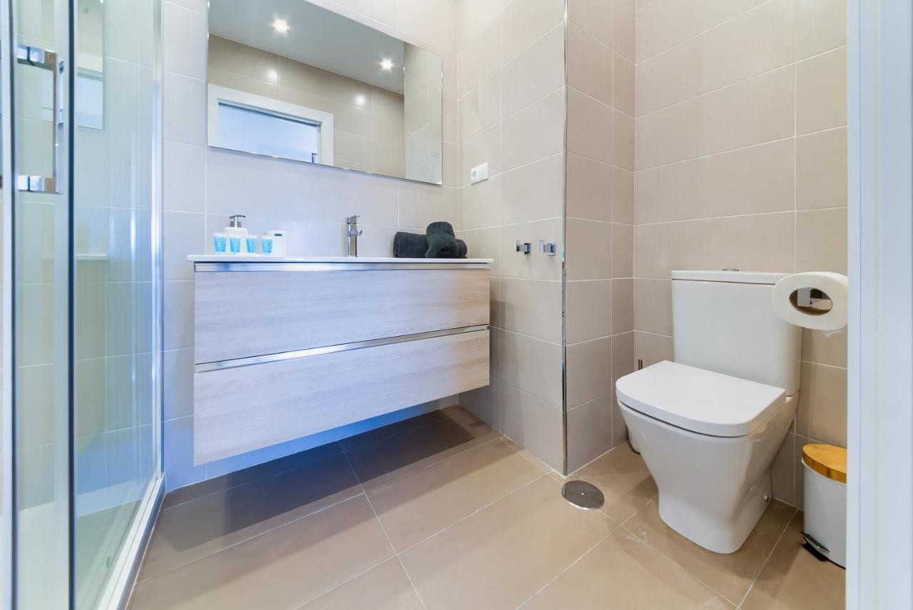 Holidays2Fuengirola Duplex With Stunning Sea View, Terraces,1St Line Beside Port エクステリア 写真